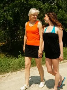 OldAndYoungLesbians Tarisa 50 Catia 18 13936 172 photos 1680x1120