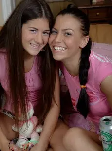 18XGirls Hanna and Vera zip469 236 photos 2808x1872