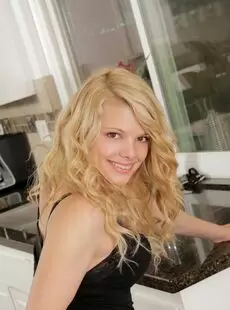 Stella Banxxx On The Counter Spreads