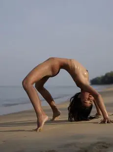 hegre art 2021 06 07 hiromi beach yoga x40 10000x14000