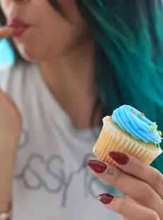 Suicide Girls Dahl Cupcakes For Breakfast X53