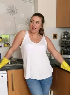 20220125 AllOver30 Karen Mature Housework 196 Photos