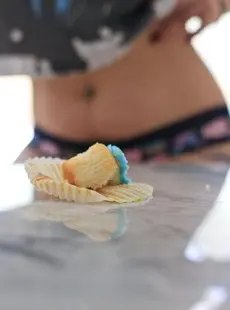 Suicide Girls Dahl Cupcakes For Breakfast X53