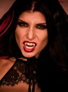 Puba Romi Rain Romi The Busty Vampire 143x