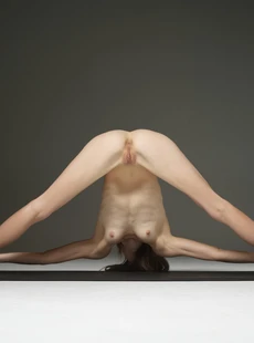 Hegre Quality 20221204 Rylan naked Yoga 3414000