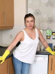 20220125 AllOver30 Karen Mature Housework 196 Photos