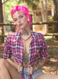 Qween Photo Album Lady Lumberjack