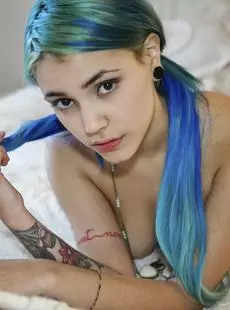 20211010SuicideGirls Re Mendacia Slow Hands 15 Dec 2013