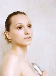 Errotica Archives SHOWER SILVIA by ERRO