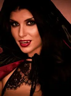 Puba Romi Rain Romi The Busty Vampire 143x