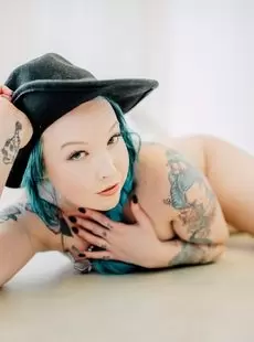 20201104 Suicidegirls Pebblezink Chandelier Sep 8 2016 X47