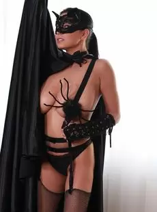 Ewa Sonnet Pussy Cat Banana Halloween 2017 10 27