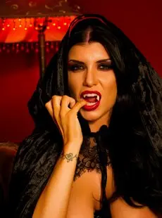 Puba Romi Rain Romi The Busty Vampire 143x