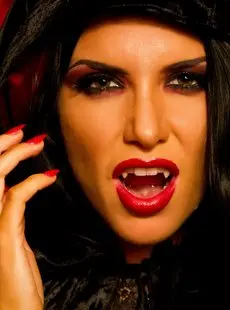 Puba Romi Rain Romi The Busty Vampire 143x