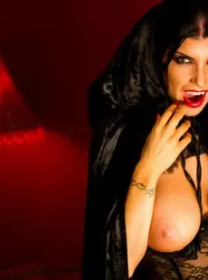 Puba Romi Rain Romi The Busty Vampire 143x