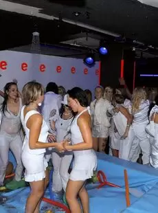 20211113 DrunkSexOrgy 2009 White Sensation