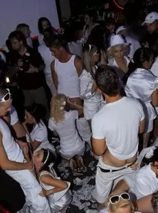 20211113 DrunkSexOrgy 2009 White Sensation