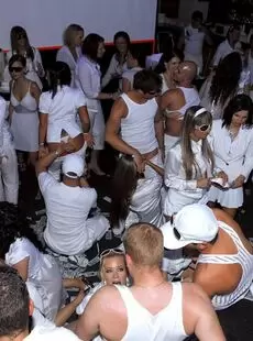 20211113 DrunkSexOrgy 2009 White Sensation