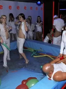 20211113 DrunkSexOrgy 2009 White Sensation