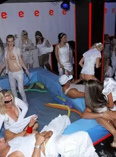 20211113 DrunkSexOrgy 2009 White Sensation