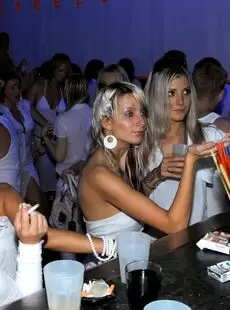 20211113 DrunkSexOrgy 2009 White Sensation