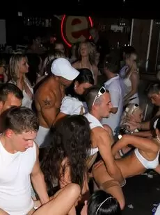 20211113 DrunkSexOrgy 2009 White Sensation