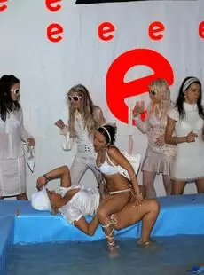 20211113 DrunkSexOrgy 2009 White Sensation