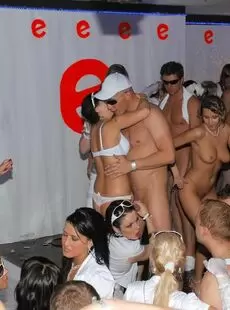 20211113 DrunkSexOrgy 2009 White Sensation