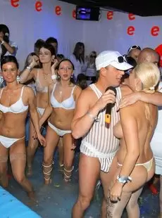 20211113 DrunkSexOrgy 2009 White Sensation