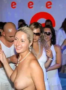 20211113 DrunkSexOrgy 2009 White Sensation